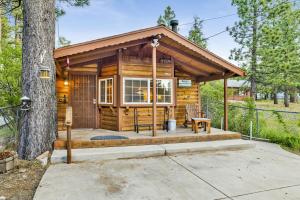 Orchard Family Cabin Near Historic Big Bear Village Walk to Marina