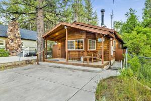 Orchard Family Cabin Near Historic Big Bear Village Walk to Marina