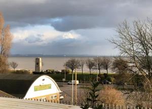 106 Brynmill - Room 5 - Sea views