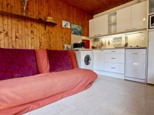 Studio cabine au pied des pistes, balcon sud-est, proche commerces - FR-1-549-61