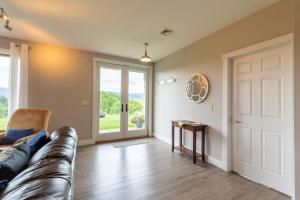 Spectacular Buckleberry View EV Recharge Hot Tub Fireplace Jacuzzi