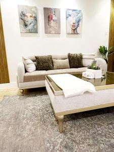 Beautiful apartment with private balcony-1