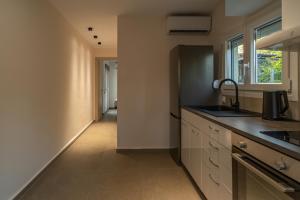 Elonea Villas, Luxury Villas and Studios in Kallikrateia Halkidiki with Garden, Veranda & BBQ