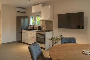 Elonea Villas, Luxury Villas and Studios in Kallikrateia Halkidiki with Garden, Veranda & BBQ