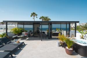 Luxury Penthouse Panoramic Ocean Views 2bedroom Apartment with Jacuzzi