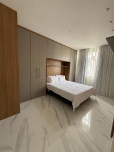 Lindo apartamento de alto padrão a duas quadras da praia de Copacabana