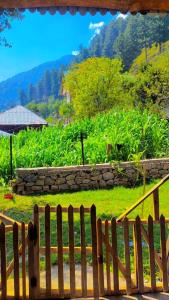 Raees Paying Guest House Naranag