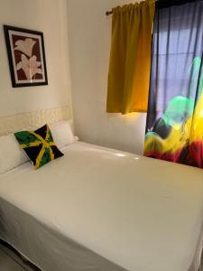 Pearl of the City JAMAICA PEARL