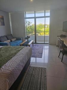 Studio Resort Apartment - Sleeps 2 - Beachside