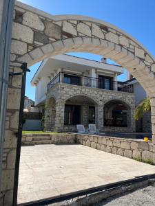 Çeşme Reisdere kiralik havuzlu villa