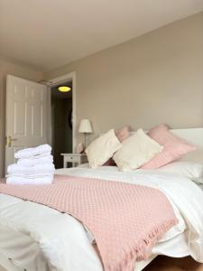 Cobh Retreat Sea & Cathedral Views