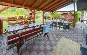 3 Bedroom Amazing Home In Parzensko