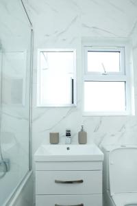 Brand New Luxury 1 Bedroom Apartment