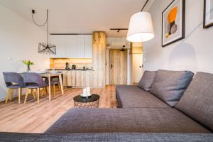 Partynice Apt - Parking & Balcony - by Rentujemy