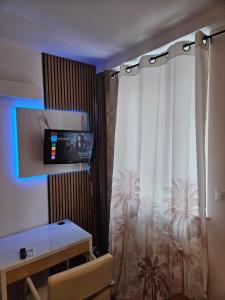 Chambre confort - salle de bain - 5 mins Gare Annemasse