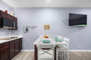 Energy Corridor 1BR Parking, Wi-Fi & Kitchen