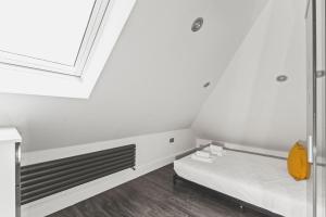 Modern 2bed flat near station - COU B