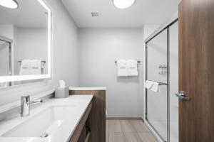 Holiday Inn Express & Suites Marinette