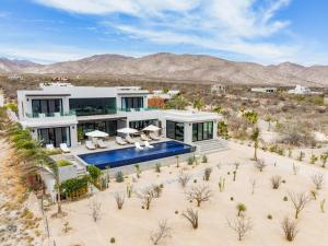 New 5BR-6BTH Lap Pool, Pickleball, Jacuzzi Sauna ,Cold Plunge, Gym, Bocce