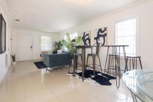 Charming 3BR Getaway - Central Miami Location