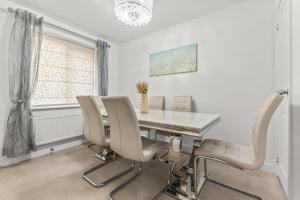 Modern 4 Bedroom Detached House 66CL