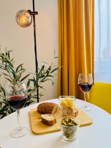 Black&Yellow Apartment Bielefeld 24h Check in WLAN Parkplatz ÖPNV