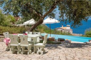 Villa Ionia with pool and sea view