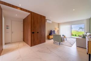 New Luxury Apartment, Sea View with Pool & Gym