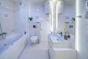 Spa King Apartments 2