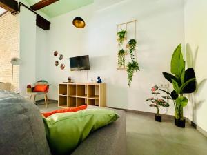 Mediterranean Flat next to the Historic Center