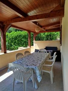 Maisons de vacances Candejac : Maison 3 Chambres