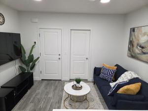 Modern 2BR near Hospital, YMCA, Stores