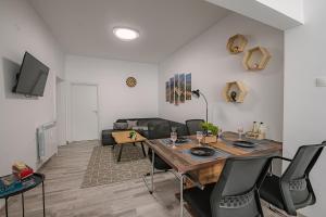 Grand Luxury Condo by NDK and National Stadium with Free Security Parking