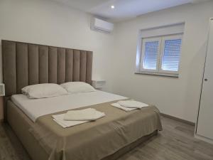 Rooms Mario with a pool