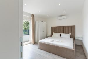 Rooms Mario with a pool