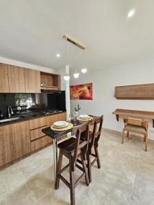 Medellín te Espera Modern & Central Apartment for Travelers