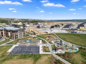 Cozy and inviting 3BR Entire Home in Calgary for holidays and gatherings free parking for two cars