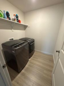 Great Location Sleeps 8 with 5 Beds and 3 Baths