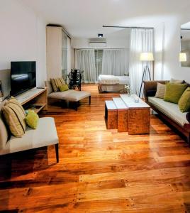 Recoleta Luminoso y completo departamento