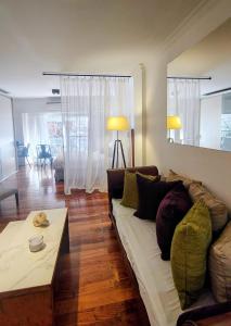 Recoleta Luminoso y completo departamento