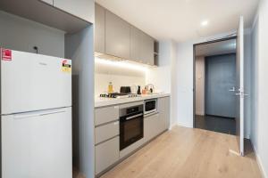 Hidden Gem Amazing 2BR Apt Central Melbourne#38054