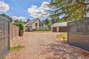 Avon House - modern family home