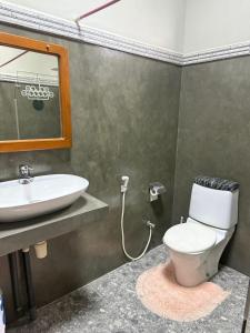 Cozy Hideaway and Quiet Rooftop in Beautiful Kandy