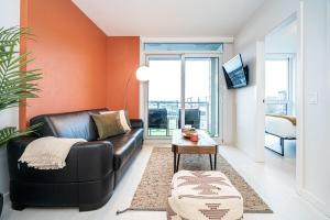 Modern Condo with AC Gym and Parking near Olympic Village for 5 - Ubytování bez kategorie ve městě Vancouver