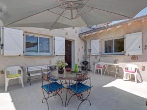 Maisons de vacances Gite 4 pers, terrasse & jardin, pres des Bois Noirs - FR-1-496-348 : photos des chambres