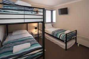 Marina Edge-Kayaks, Bikes x2, BBQ, Private Jetty