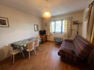 Studio cosy avec coin nuit aux Angles - FR-1-593-130
