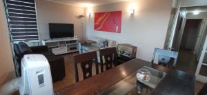 Habitación con baño privado y estacionamiento