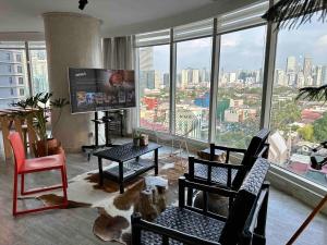 55-SQM The Urban Cabin in Poblacion Makati