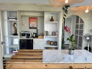 55-SQM The Urban Cabin in Poblacion Makati